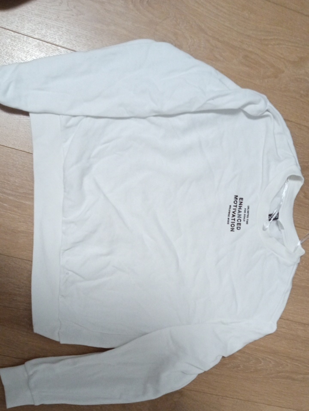 H&M White Crewneck Sweatshirt with Small Black Tag Detail